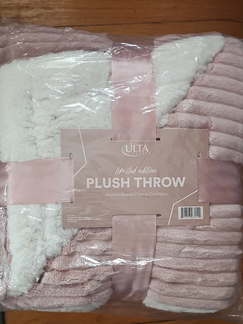 Ulta Limited Edition Plush Throw NEW 50 X 60